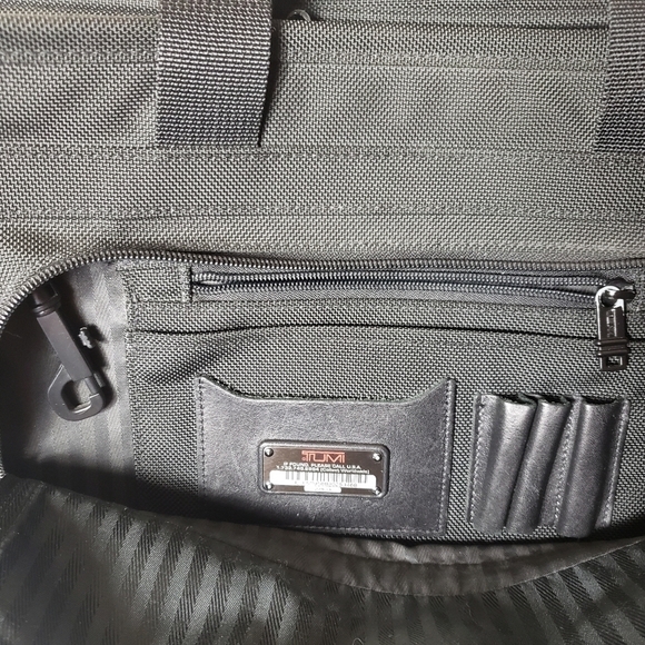 Tumi 225D3 Black Carry-on Travel Overnight Bag Case with Shoulder Strap-17x13x8" - Picture 11 of 15